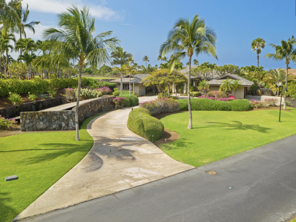 A Truly World Class Estate Steps to the Pacific Amazing.