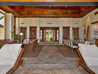 Living & dining area open to lanai