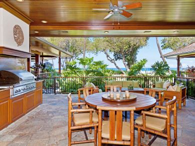 Outdoor kitchen & dining area