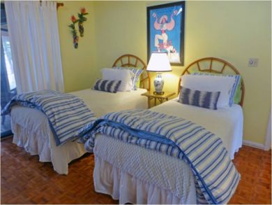 Bedroom 2 with twin beds