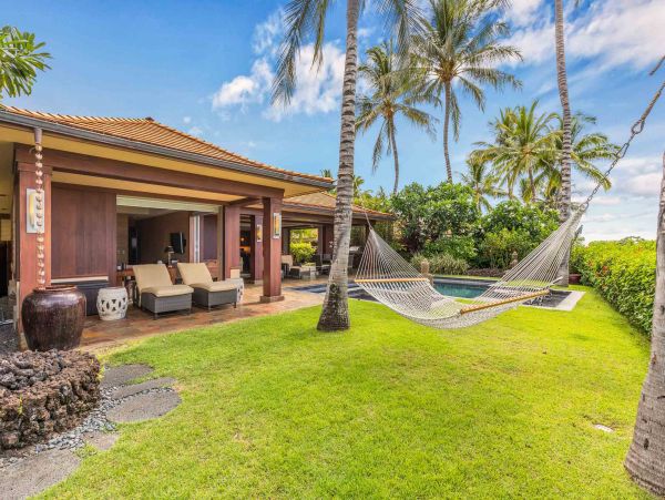 Kailua-Kona Vacation Home Three Bedroom
