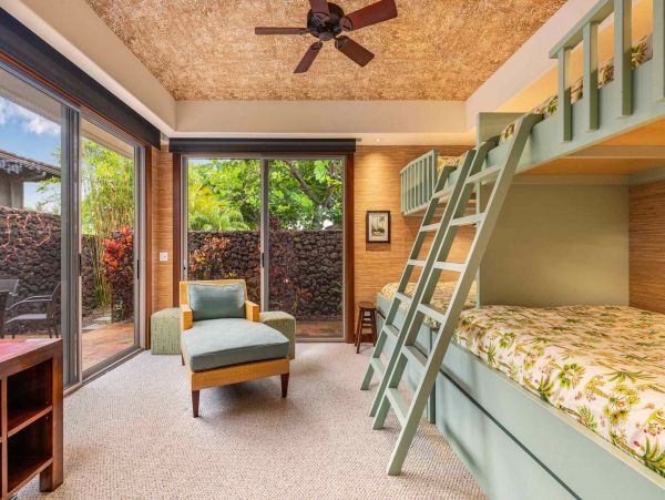 Kailua-Kona Vacation Home Three Bedroom