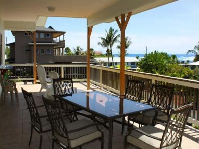 Outdoor dining area with griil