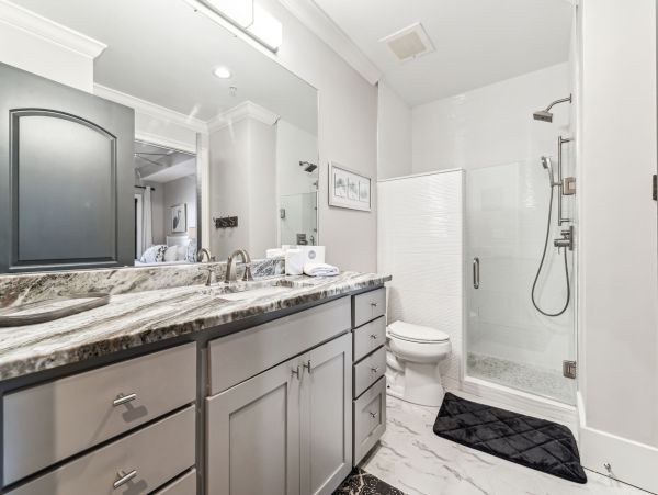 Destin Gulf Front Vacation Rental - Luxury Beachfront Condo with Pool & Concierge