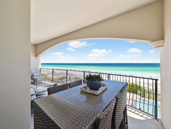 Destin Gulf Front Vacation Rental - Luxury Beachfront Condo with Pool & Concierge
