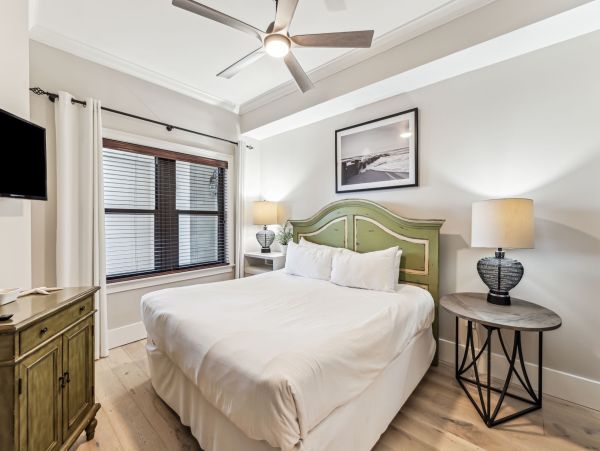 Destin Gulf Front Vacation Rental - Luxury Beachfront Condo with Pool & Concierge