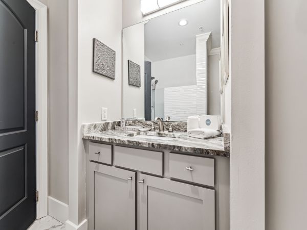 Destin Gulf Front Vacation Rental - Luxury Beachfront Condo with Pool & Concierge