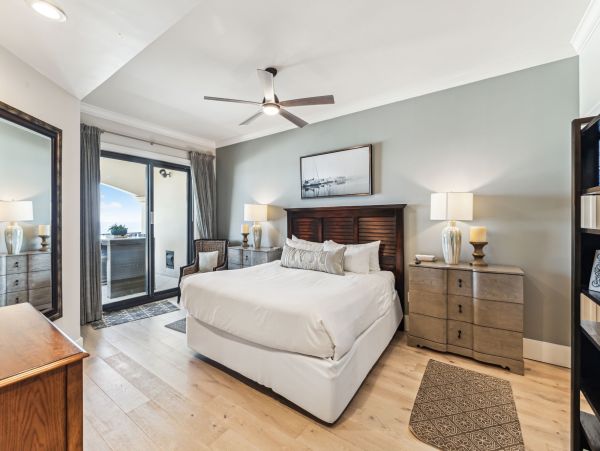 Destin Gulf Front Vacation Rental - Luxury Beachfront Condo with Pool & Concierge