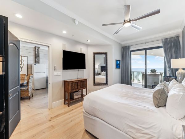 Destin Gulf Front Vacation Rental - Luxury Beachfront Condo with Pool & Concierge