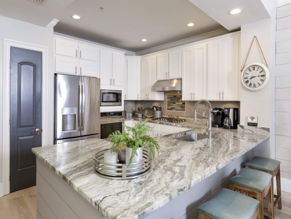 Destin Gulf Front Vacation Rental - Luxury Beachfront Condo with Pool & Concierge