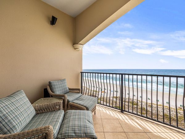 Stunning 4-Bedroom Beachfront Condo on the Emerald Coast - Perfect for Families