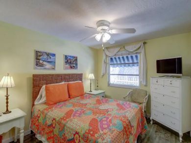 Anna Maria Holmes Beach 2 Bedroom Vacation Rental Pool