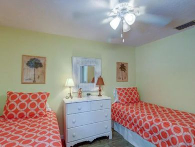 Anna Maria Holmes Beach 2 Bedroom Vacation Rental Pool