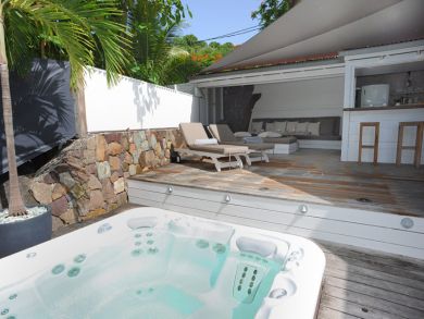 Deck with sun loungers