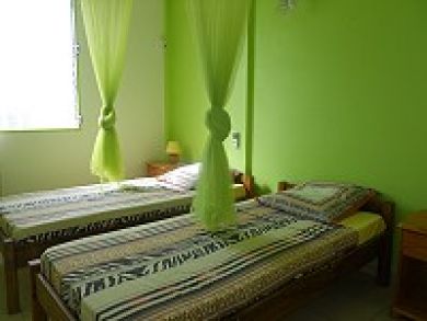 Bedroom 3 with twin beds
