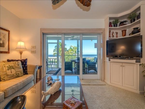 Beachfront Vacation Condo in Boca Grande Sleeps 6