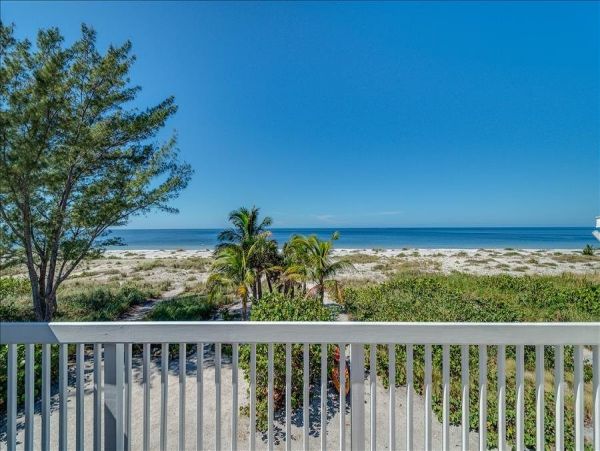 Beachfront Vacation Condo in Boca Grande Sleeps 6