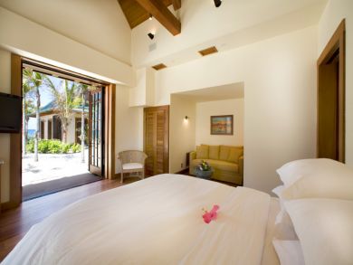 Bedroom 4 with queen bed