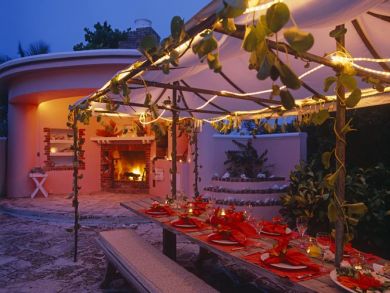 Outdoor dining area & fireplace