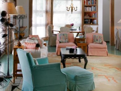 Open living & dining area