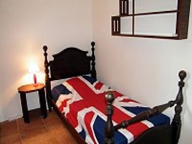 Bedroom 4 with twin bed
