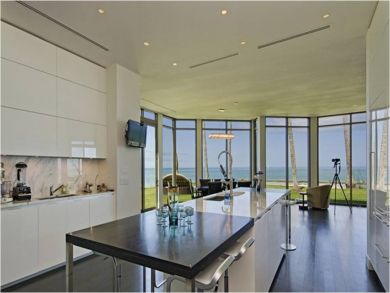 Gourmet kitchen
