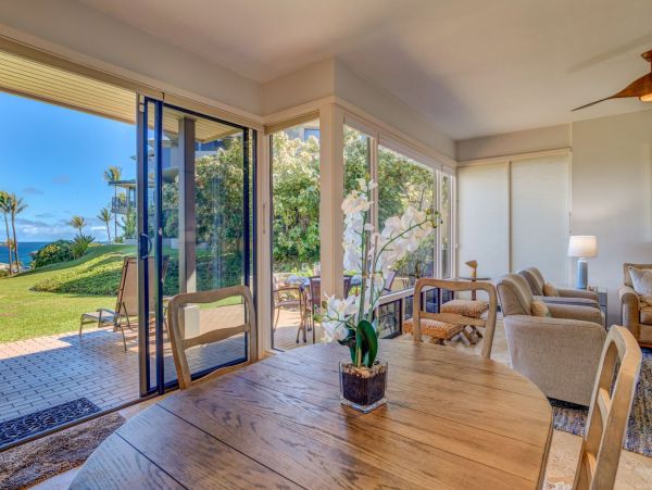 Luxury Maui Oceanfront Luxury Townhome Style Villa Kapalua
