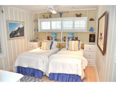 Bedroom 2 with twin beds Bedroom 2 with twin beds