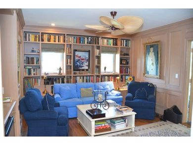 Cozy and comfortable living room Cozy and comfortable living room