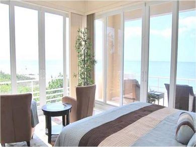 Master bedroom with king bed Master bedroom with king bed