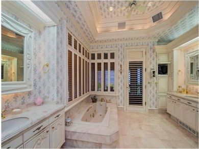 Bathroom with whirlpool tub