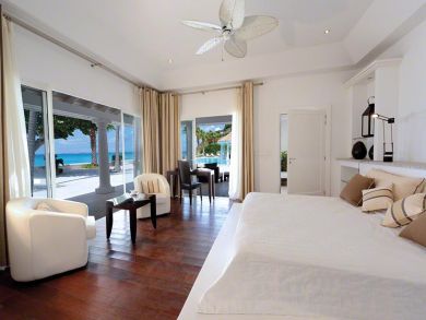 Bedroom 3 with king bed