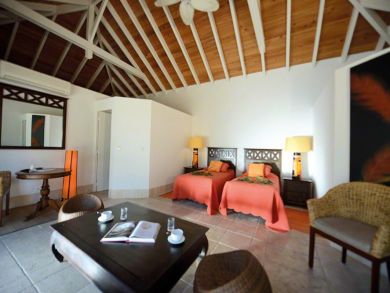 Bedroom 6 with twin beds