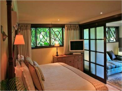 Bedroom 5 with king bed