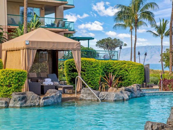 Beachfront Kaanapali Vacation Condo with Ocean Views
