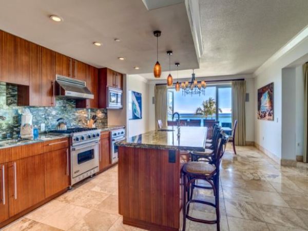Beachfront Kaanapali Vacation Condo with Ocean Views