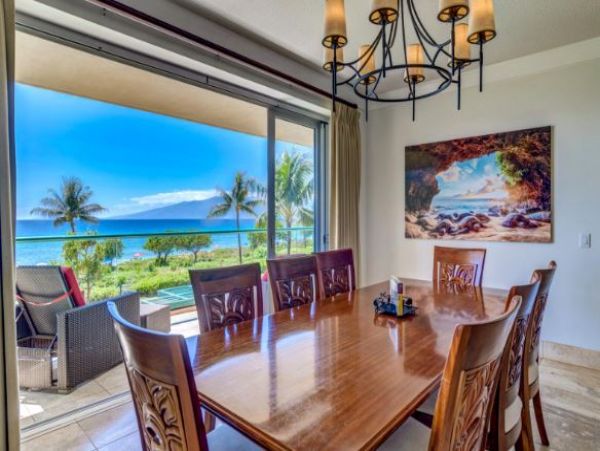 Beachfront Kaanapali Vacation Condo with Ocean Views