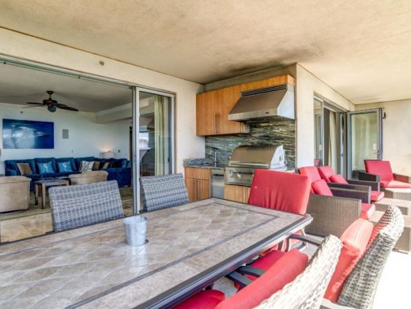Beachfront Kaanapali Vacation Condo with Ocean Views