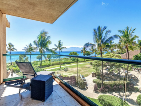 Beachfront Kaanapali Vacation Condo with Ocean Views