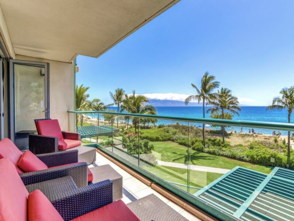 Beachfront Kaanapali Vacation Condo with Ocean Views