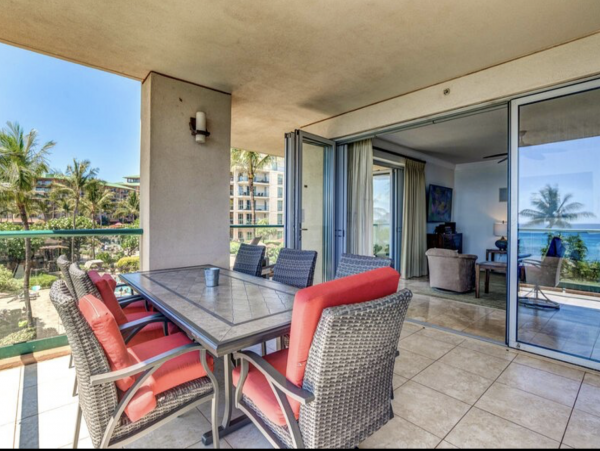 Beachfront Kaanapali Vacation Condo with Ocean Views