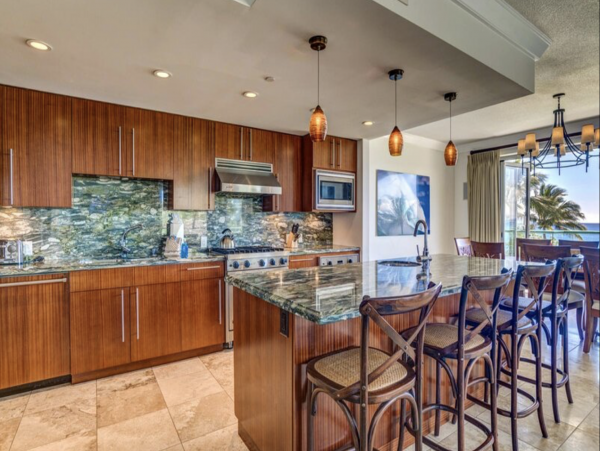 Beachfront Kaanapali Vacation Condo with Ocean Views