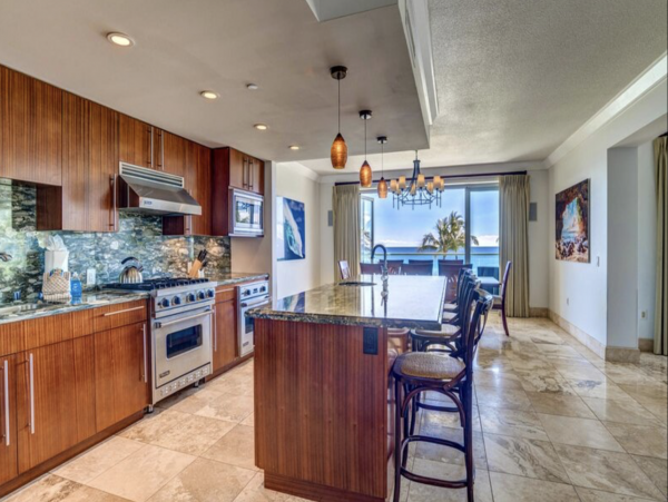 Beachfront Kaanapali Vacation Condo with Ocean Views