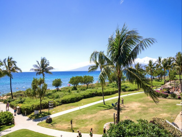 Beachfront Kaanapali Vacation Condo with Ocean Views