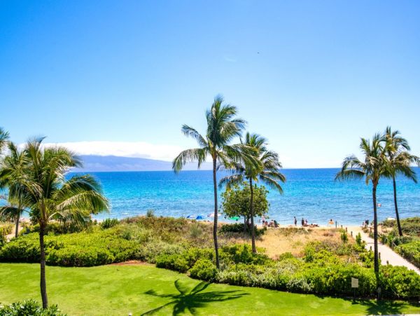 Beachfront Kaanapali Vacation Condo with Ocean Views