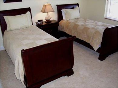 Bedroom 3 with twin beds