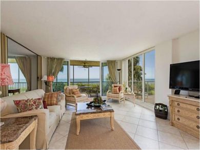 Living room with flat screeen TV