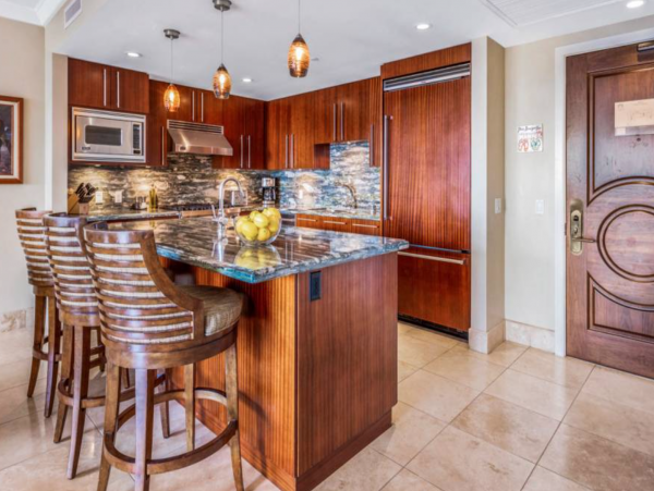 Lahaina Luxury Vacation Rental Condo Three Bedrooms