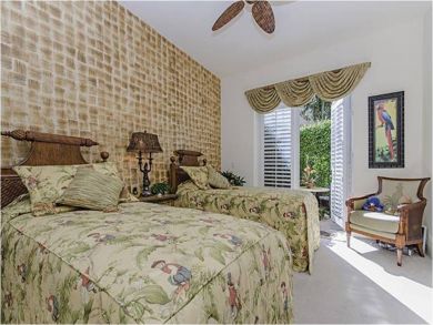 Bedroom 2 with twin beds