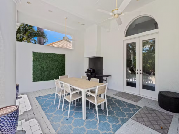 Luxury Vacation Rental with 4 Bedroom, Pool & Balcony